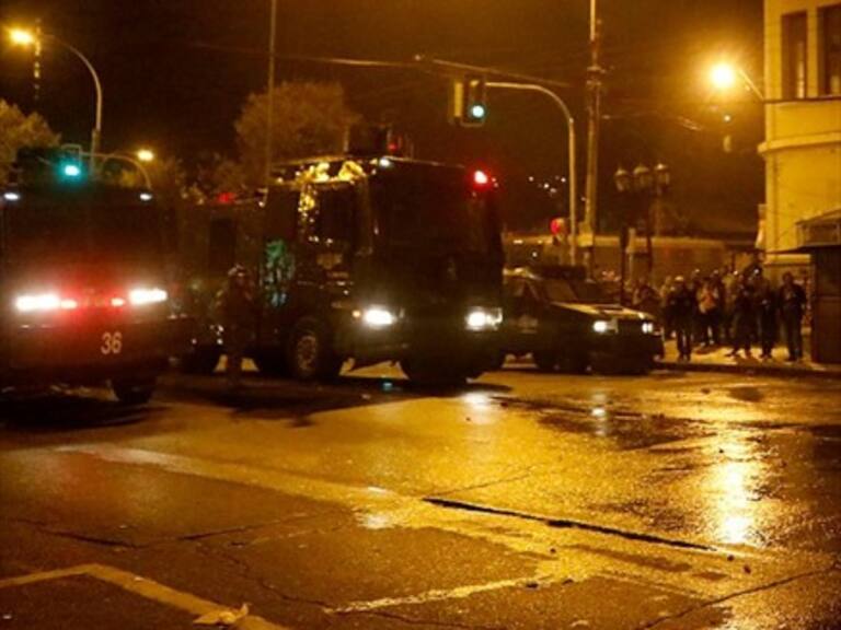 Encapuchados realizaron desórdenes tras cierre de la marcha del 8M en Valparaíso