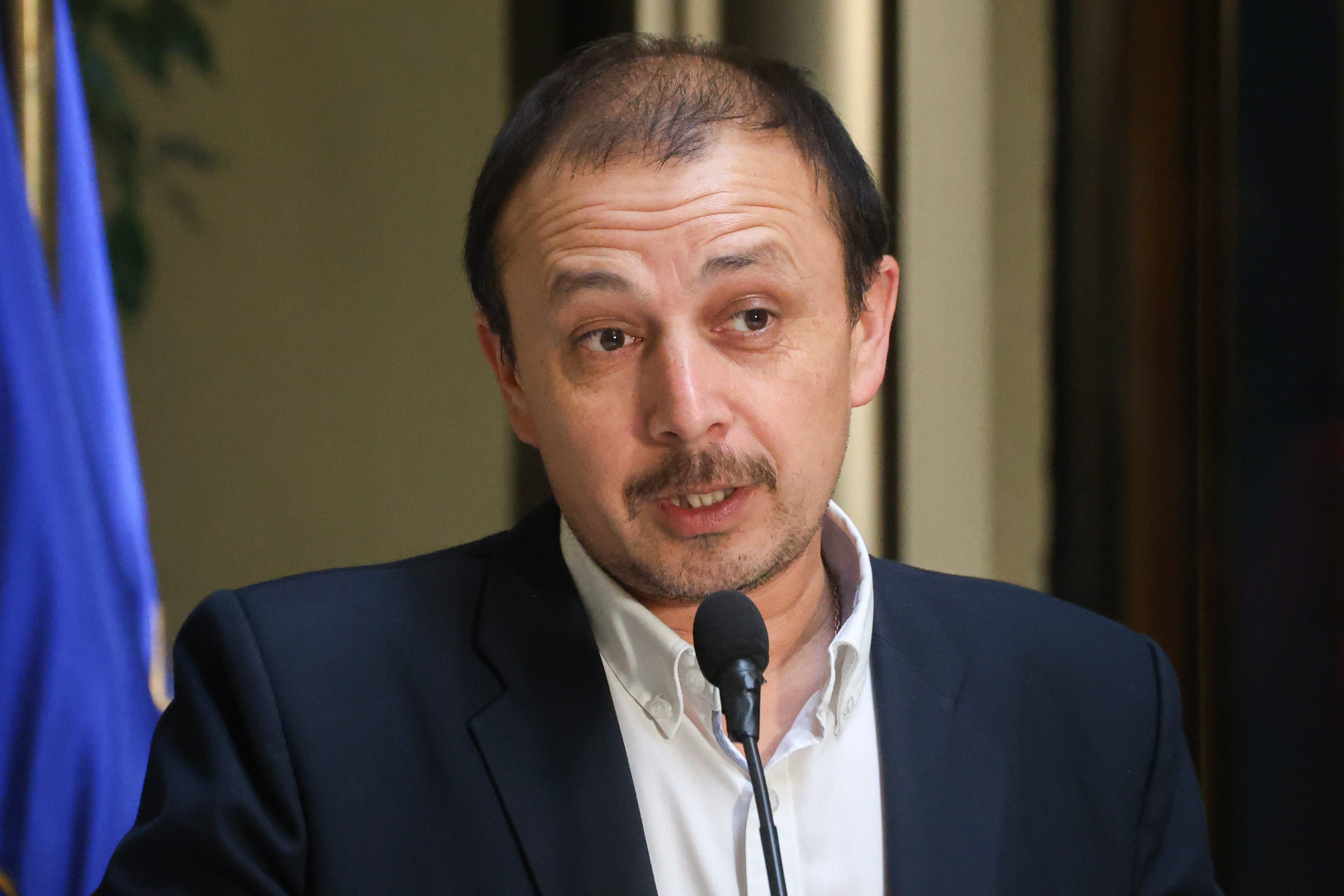 03 DE MARZO DE 2025 / VALPARAISOEl diputado, Luis Cuello, se dirige a la prensa durante la Sesión en Sala de la Cámara de Diputados.FOTO: SEBASTIÁN RÍOS MORALES/AGENCIAUNO
