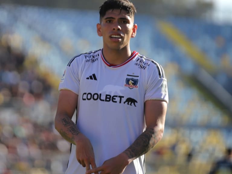 Carlos Palacios se ilusiona con renovar en Colo Colo: "Ojalá se pueda dar, me voy a quedar muy feliz acá"