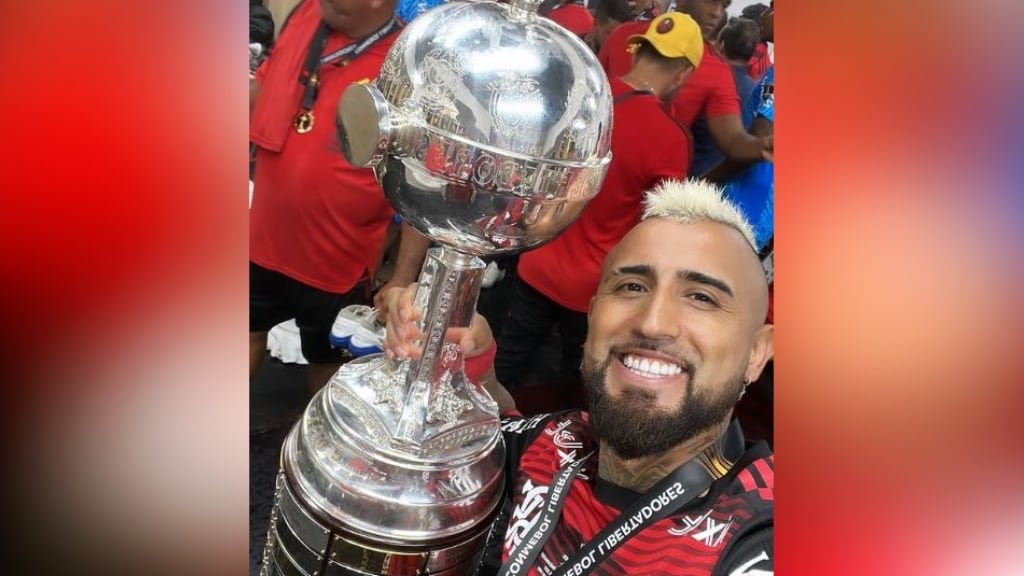 A lo Michael Jordan: el desatado y emocionado festejo de Arturo Vidal tras ganar la Copa Libertadores
