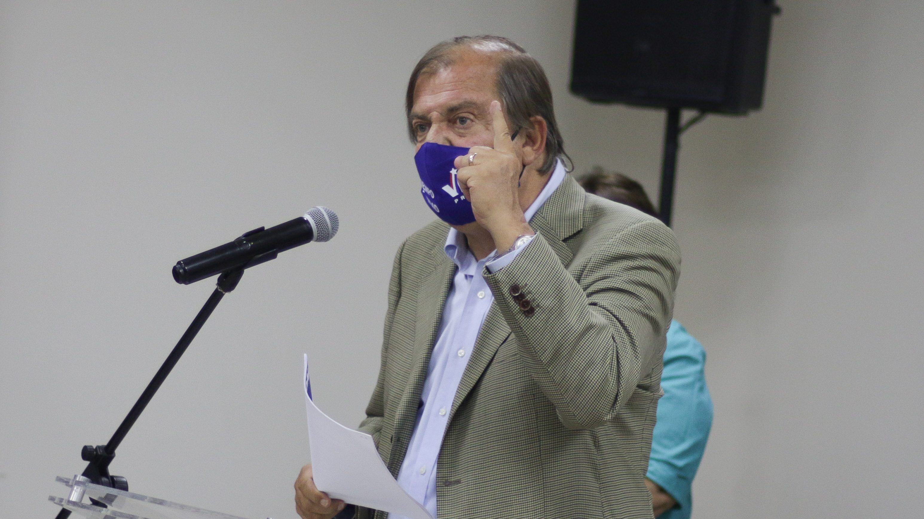 05 de enero de 2021/SANTIAGOCumpliendo con el plazo establecido por la mesa nacional del partido, los precandidatos presidenciales del PPD inscriben sus candidaturas para la Consulta Ciudadana programada para el próximo 31 de enero, en la cual militantes e independientes podrán elegir al abanderado de la colectividad. En las imágenes Francisco Vidal
FOTO: FRANCISCO CASTILLO/AGENCIAUNO