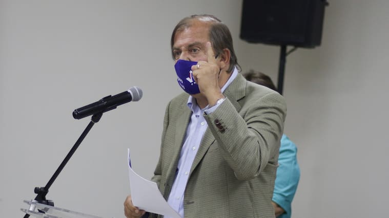 05 de enero de 2021/SANTIAGOCumpliendo con el plazo establecido por la mesa nacional del partido, los precandidatos presidenciales del PPD inscriben sus candidaturas para la Consulta Ciudadana programada para el próximo 31 de enero, en la cual militantes e independientes podrán elegir al abanderado de la colectividad. En las imágenes Francisco Vidal
FOTO: FRANCISCO CASTILLO/AGENCIAUNO