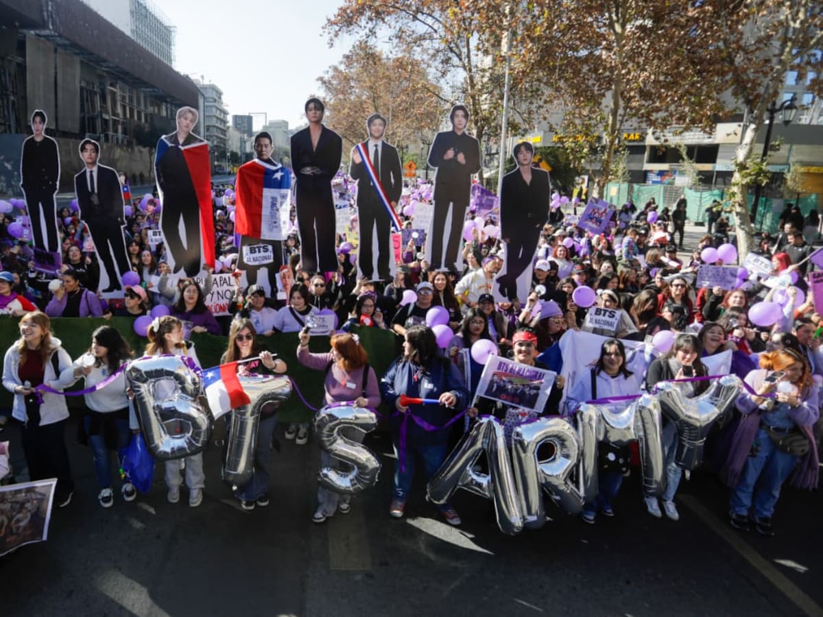 ARMY protesta en diversos puntos de Chile por incertidumbre del concierto de BTS: esto es lo que exigen las fans