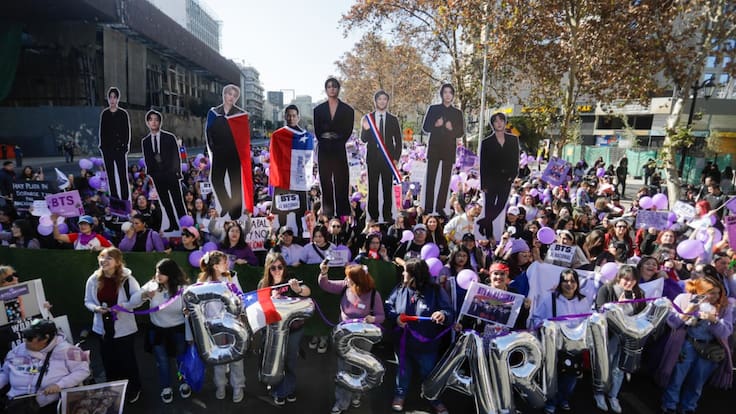 ARMY protesta en diversos puntos de Chile por incertidumbre del concierto de BTS: esto es lo que exigen las fans