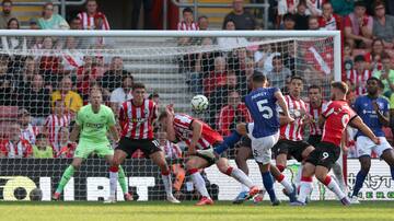A Southampton se le escapó la victoria ante Ipswich Town y sumó un solo punto manteniéndose en zona de descenso