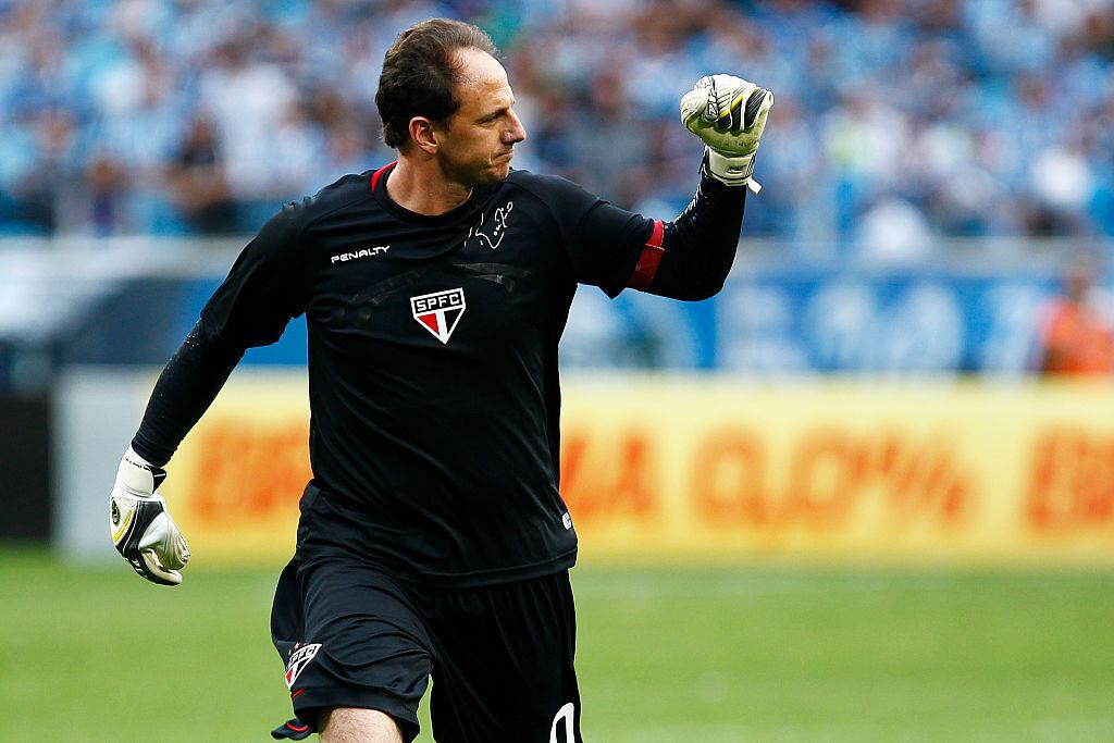 PORTO ALEGRE, BRAZIL - OCTOBER 04: Goalkeeper Rogerio Ceni of Sao Paulo celebrates the team's first goal during the match Gremio v Sao Paulo as part of Brasileirao Series A 2014, at Arena do Gremio on October 04, 2014 in Porto Alegre, Brazil. (Photo by Lucas Uebel/Getty Images)