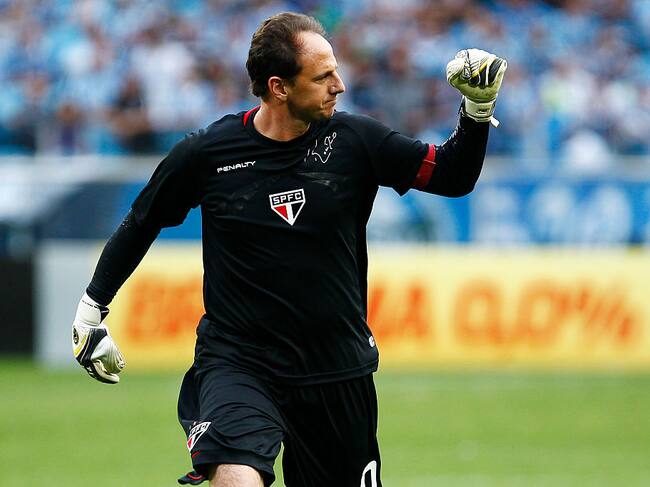PORTO ALEGRE, BRAZIL - OCTOBER 04: Goalkeeper Rogerio Ceni of Sao Paulo celebrates the team's first goal during the match Gremio v Sao Paulo as part of Brasileirao Series A 2014, at Arena do Gremio on October 04, 2014 in Porto Alegre, Brazil. (Photo by Lucas Uebel/Getty Images)
