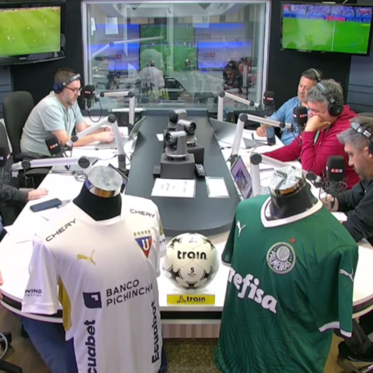 Los Tenores, entre el futuro de Nicolás Córdova en La Roja y el nuevo “escritoriazo” en la Primera B