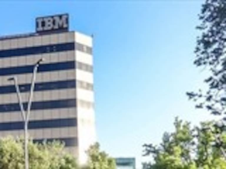 Incendio afecta a edificio de IBM en Providencia