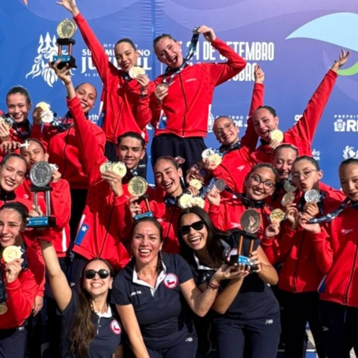 Chile supera la decena de medallas y suma dos trofeos por equipos en el Sudamericano Juvenil de Deportes Acuáticos