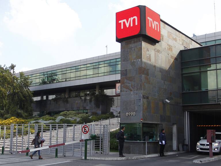 ¡Otro rostro que se va! Revelan qué figura matinal también dejaría TVN tras salida de Karen Doggenweiler