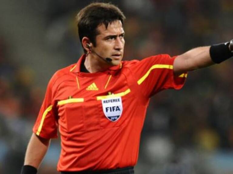 Pablo Pozo: Los árbitros del fútbol chileno están relajadísimos, todo lo hacen vía VAR"