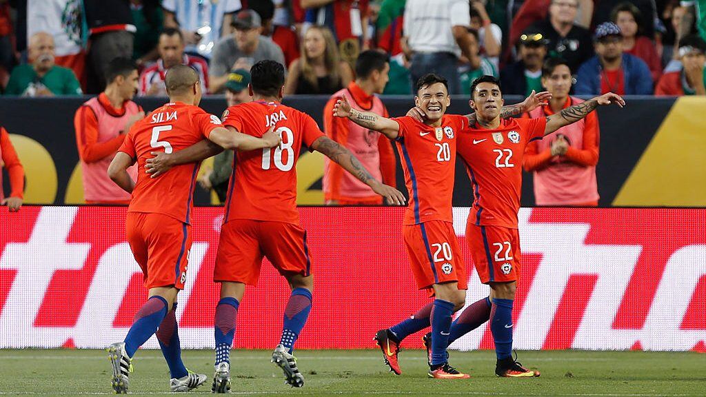 Chilean players celebrate after a Copa America Centenario quarterfinal football match against Mexico in Santa Clara, California, United States, on June 18, 2016. Chile defeated Mexico by 7-0 and qualified for semi-finals. / AFP / Beck Diefenbach (Photo credit should read BECK DIEFENBACH/AFP via Getty Images)