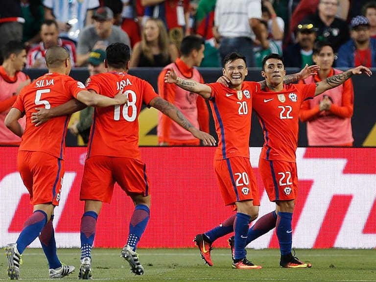 Chilean players celebrate after a Copa  America Centenario quarterfinal football match against Mexico in Santa Clara, California, United States, on June 18, 2016. Chile defeated Mexico by 7-0 and qualified for semi-finals. / AFP / Beck Diefenbach        (Photo credit should read BECK DIEFENBACH/AFP via Getty Images)