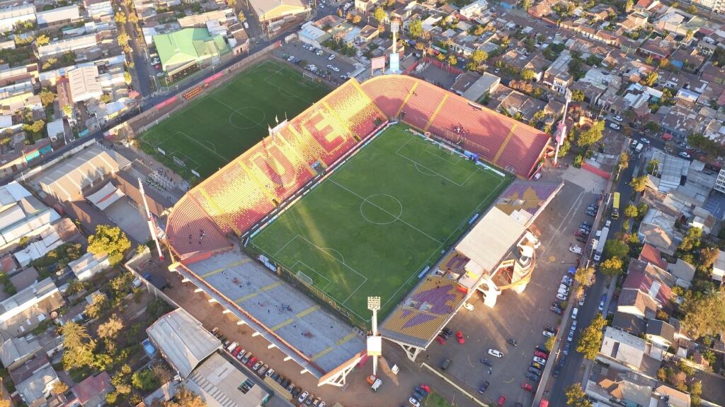 Se cumplen 100 años del primer partido oficial de Unión Española en el estadio Santa Laura