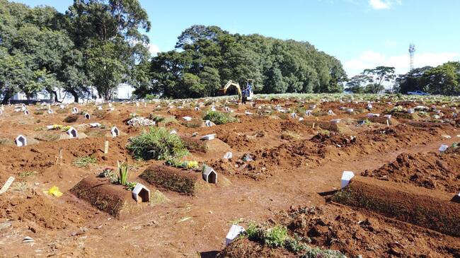 Cementerio para víctimas del Covid-19 en Sao Paulo