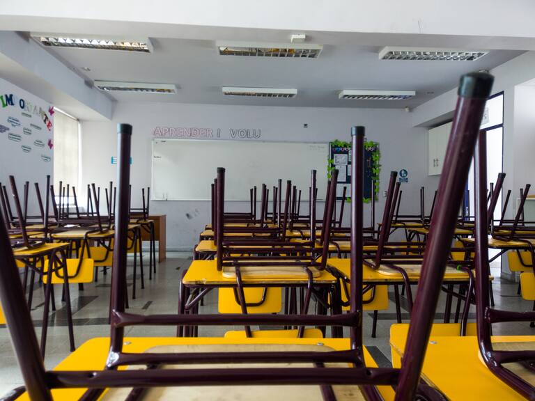 Anuncian suspensión de clases en 14 regiones del país por masivo corte de luz