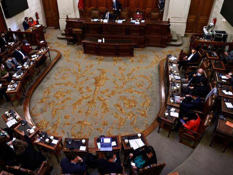 Trabas en proceso constitucional: oposición propone 50 constituyentes y oficialismo busca al menos 100