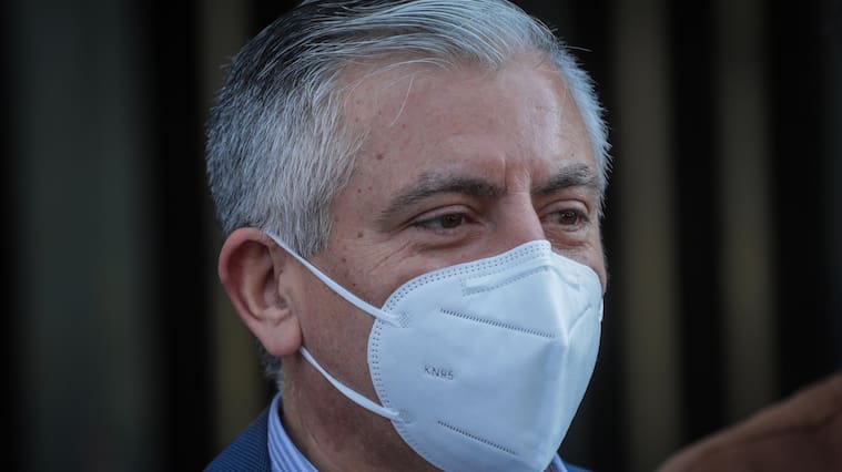 14 de septiembre del 2021/SANTIAGOEl presidente del Colegio de Profesores, Carlos Diaz, frente al mineduc emplaza al Ministerio de Educación y exige la renuncia de la seremi de Educación de Atacama.
FOTO: SEBASTIAN BELTRAN GAETE/AGENCIAUNO