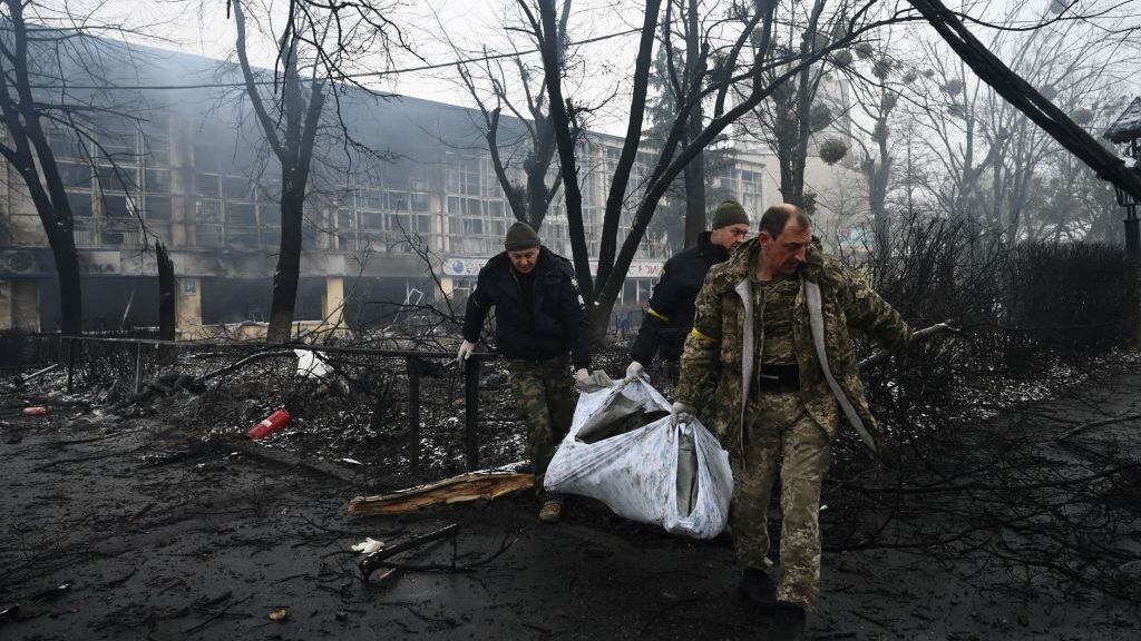 EDITORS NOTE: Graphic content / Police officers remove the body of a passerby killed in yesterday's airstrike that hit Kyiv's main television tower in Kyiv on March 2, 2022. - An apparent Russian airstrike hit Kyiv's main television tower in the heart of the Ukrainian capital on March 1, 2022. (Photo by ARIS MESSINIS / AFP) (Photo by ARIS MESSINIS/AFP via Getty Images)