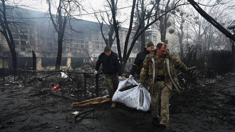 EDITORS NOTE: Graphic content / Police officers remove the body of a passerby killed in yesterday's airstrike that hit Kyiv's main television tower in Kyiv on March 2, 2022. - An apparent Russian airstrike hit Kyiv's main television tower in the heart of the Ukrainian capital on March 1, 2022. (Photo by ARIS MESSINIS / AFP) (Photo by ARIS MESSINIS/AFP via Getty Images)