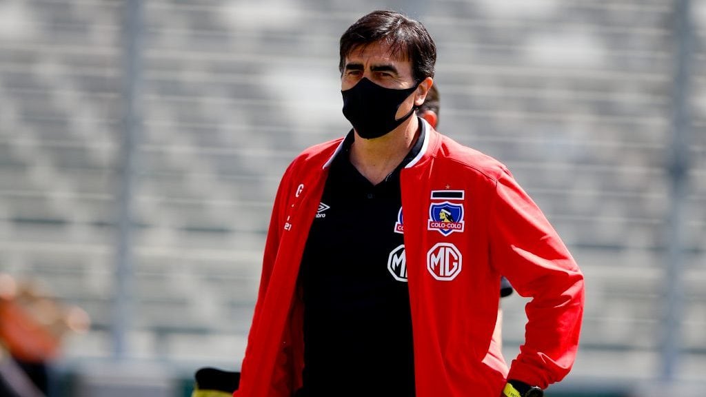 10 de Noviembre del 2020/SANTIAGOEl Director Tecnico de Colo Colo Gustavo Quinteros ,durante el partido valido por la Duodecima fecha del Campeonato Nacional AFP PlanVital 2020, entre Colo Colo vs Deportes Antofagasta, disputado en el Estadio Monumental
FOTO:FRANCISCO LONGA/AGENCIAUNO