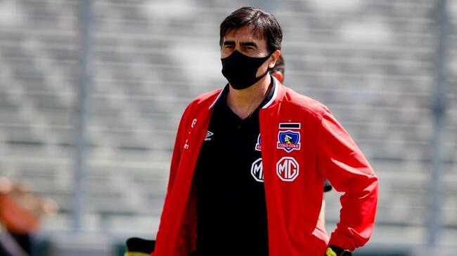 10 de Noviembre del 2020/SANTIAGOEl Director Tecnico de Colo Colo Gustavo Quinteros ,durante el partido valido por la Duodecima fecha del Campeonato Nacional AFP PlanVital 2020, entre Colo Colo vs Deportes Antofagasta, disputado en el Estadio Monumental
FOTO:FRANCISCO LONGA/AGENCIAUNO