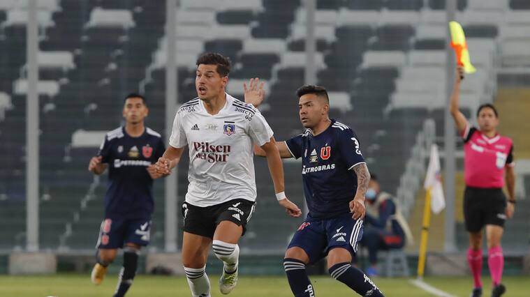 25 de Abril del 2021/SANTIAGOMiiko Albornoz(c) ,durante el partido valido por la quinta fecha del Campeonato Nacional AFP PlanVital 2021, entre Colo Colo vs Universidad de Chile, disputado en el Estadio Monumental.
FOTO:FRANCISCO LONGA/AGENCIAUNO