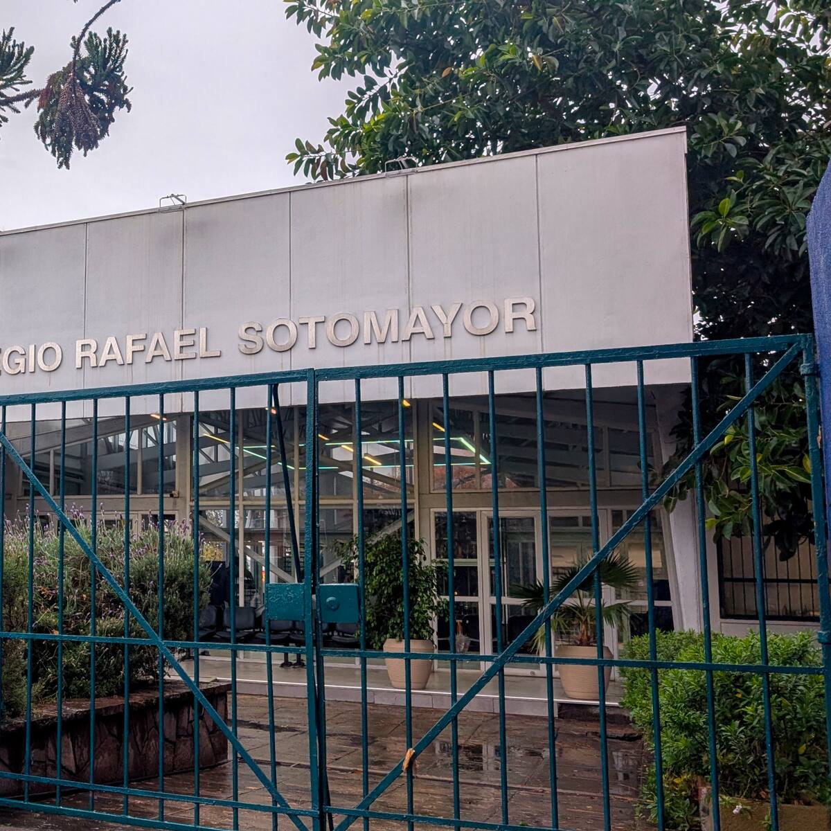 Del presunto robo de una colación a una amenaza de muerte: apoderada protagonizó tenso episodio con profesora en Las Condes