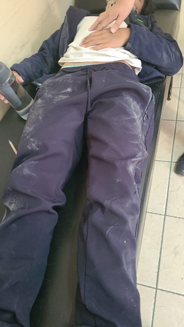 Alumno cayó al alcantarillado