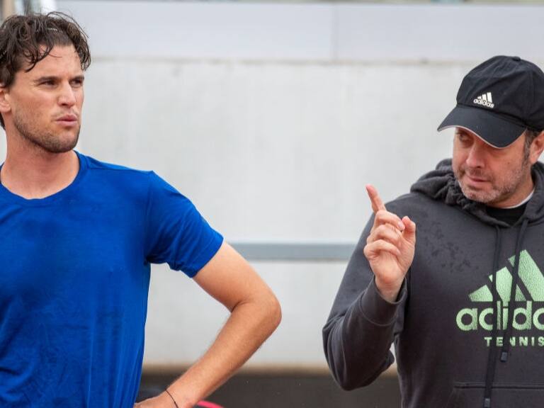 La confianza de Dominic Thiem en Nicolás Massú tras ya sumar dos triunfos en Bastad: "Conoce todo acá, hasta la vida nocturna"