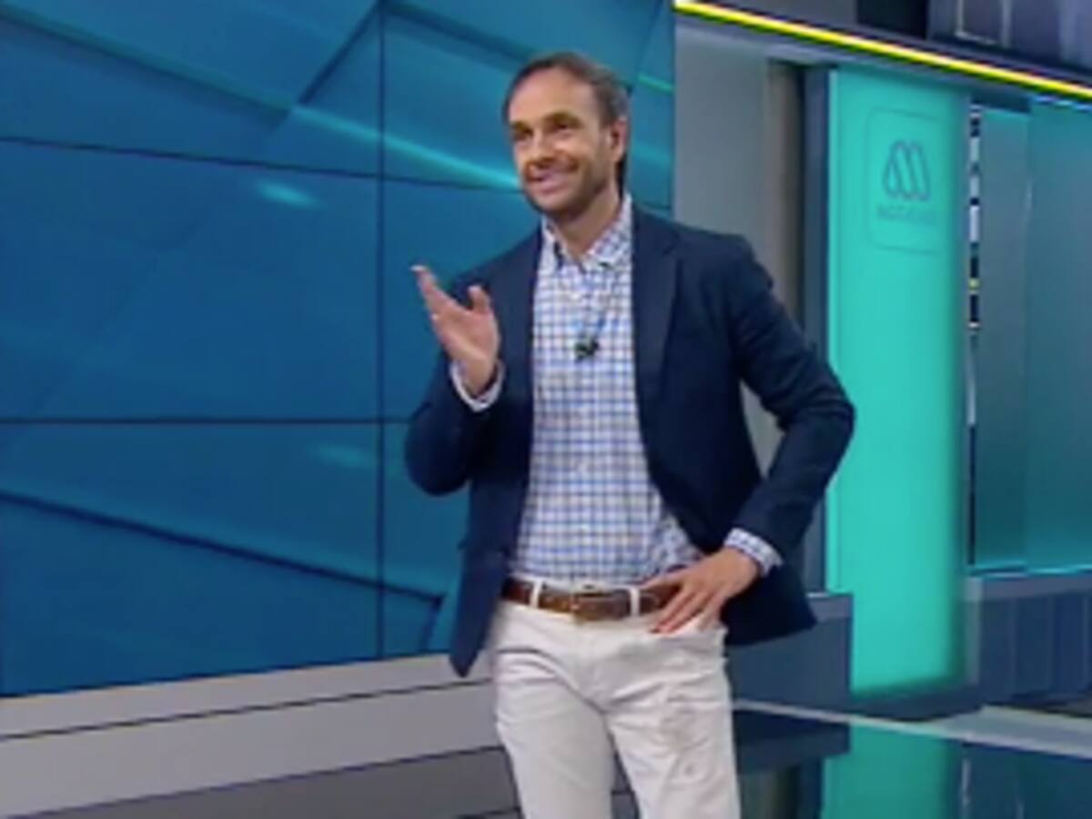 ¡Le orinó encima! Rodrigo Sepúlveda protagonizó particular chascarro con perrita durante transmisión de Meganoticias