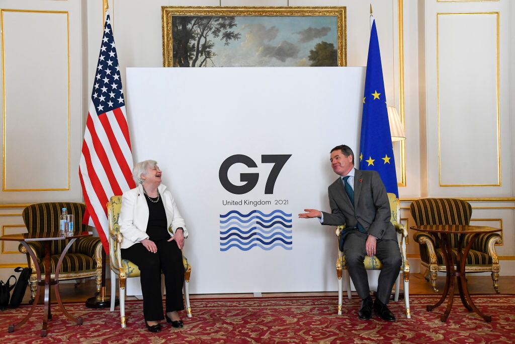 La secretaria del tesoro de EEUU, Janet Yellen, con el titular del Eurogrupo, Paschal Donohoe