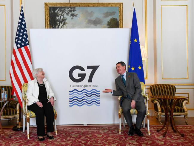 La secretaria del tesoro de EEUU, Janet Yellen, con el titular del Eurogrupo, Paschal Donohoe