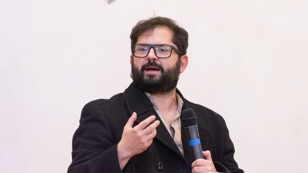 Gabriel Boric reaparece en actividad pública y llama a construir mayorías más allá de la izquierda tradicional