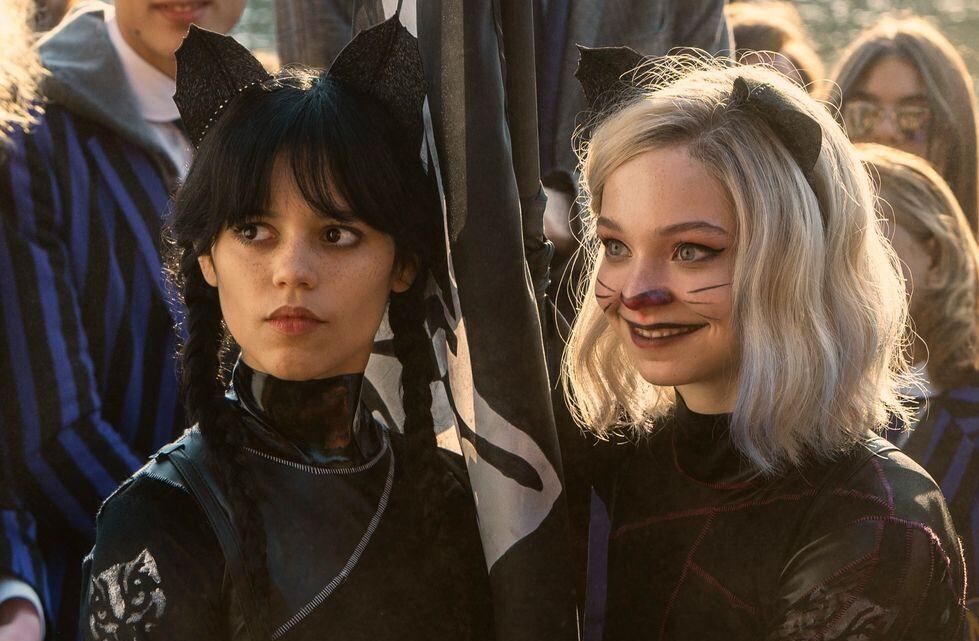 Emma Myers y Jenna Ortega Wednesday
