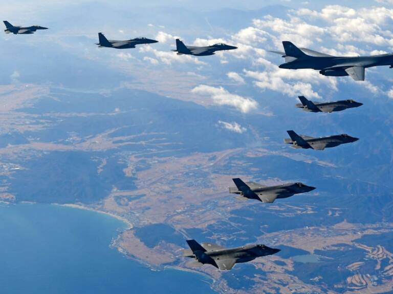 Estados Unidos y Corea del Sur realizan maniobras de bombardeo de precisión tras lanzamiento de misil de Corea del Norte