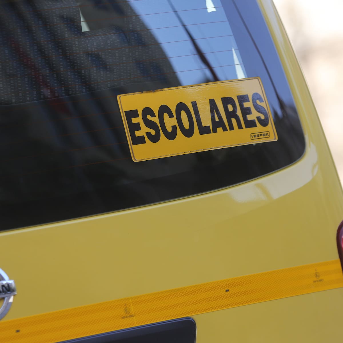 Colisión de furgón escolar moviliza a equipos de emergencia en Maipú: Hay diez menores involucrados