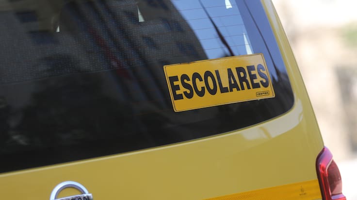Colisión de furgón escolar moviliza a equipos de emergencia en Maipú