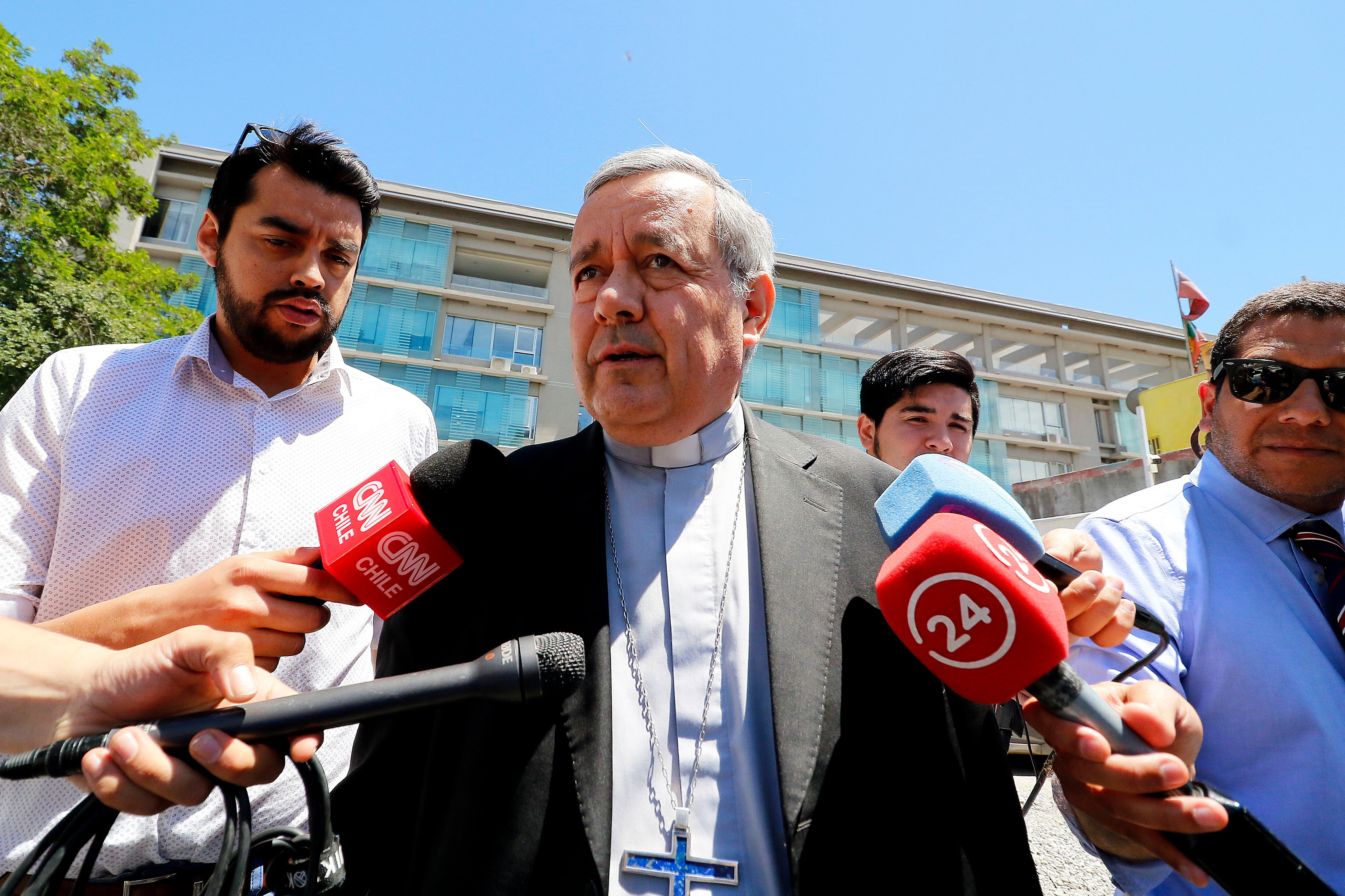 14 DE NOVIEMBRE DE 2018/SANTIAGOEl obispo emérito de Osorno, Juan Barros Madrid, se retira de la Fiscanía Regional de Rancagua, luego de declarar como imputado por eventual encubrimiento de casos de abusos sexuales.FOTO: LEONARDO RUBILAR CHANDIA/AGENCIAUNO