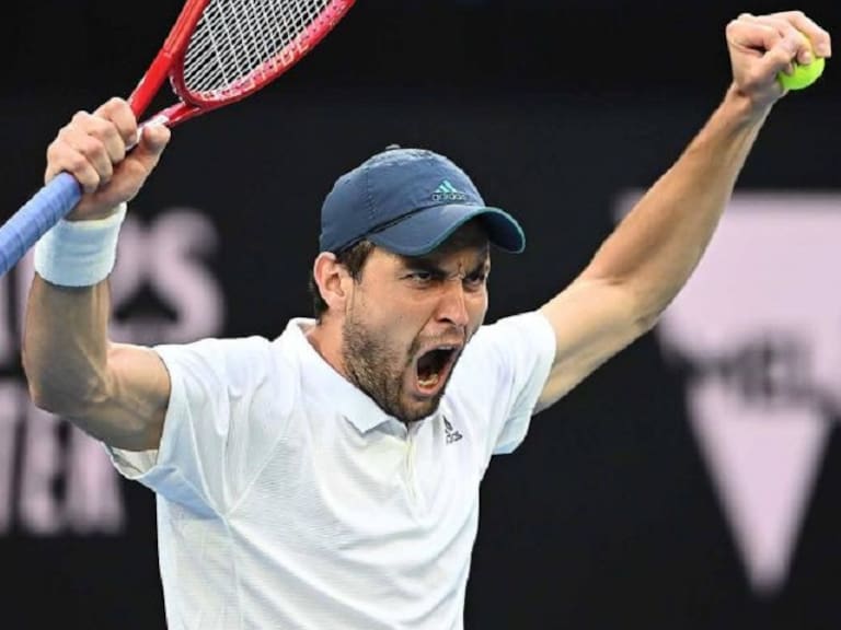 Aslan Karatsev, tremenda figura del tenis mundial en 2021, fue aplastado en el Masters 1000 de Miami por promisorio jugador