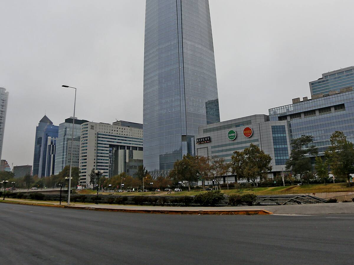 Costanera Center reabrirá parcialmente desde este martes