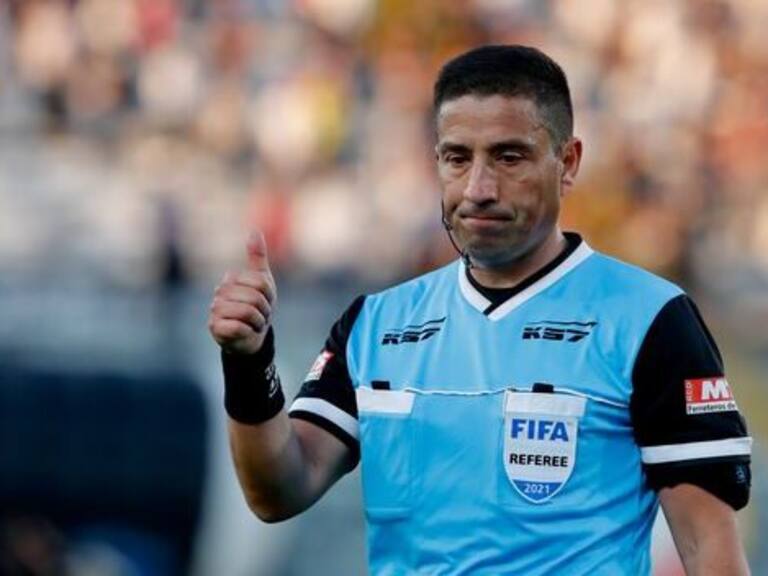 Eduardo Gamboa y otros dos árbitros anunciarían su retiro de la actividad