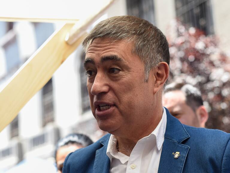 Mario Desbordes sobre el desafío del comercio ambulante y apunta a toldos azules: “En Meiggs lo que hay es una anarquía, no existe el Estado”