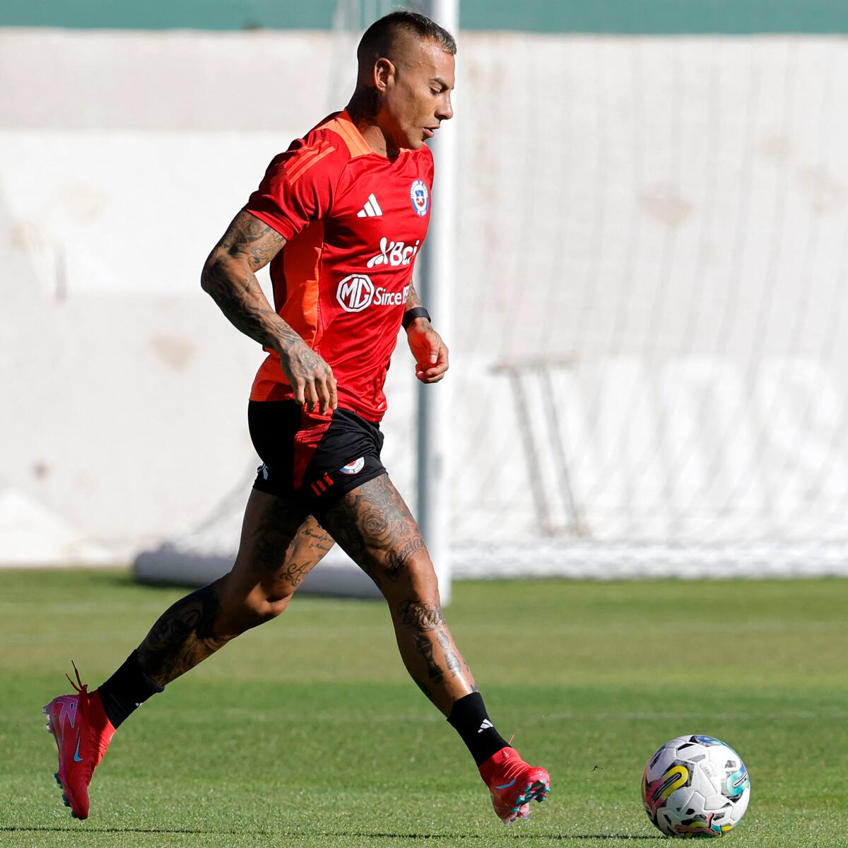 “Qué manera de inventar”: Eduardo Vargas afronta sus negociaciones para volver a la U