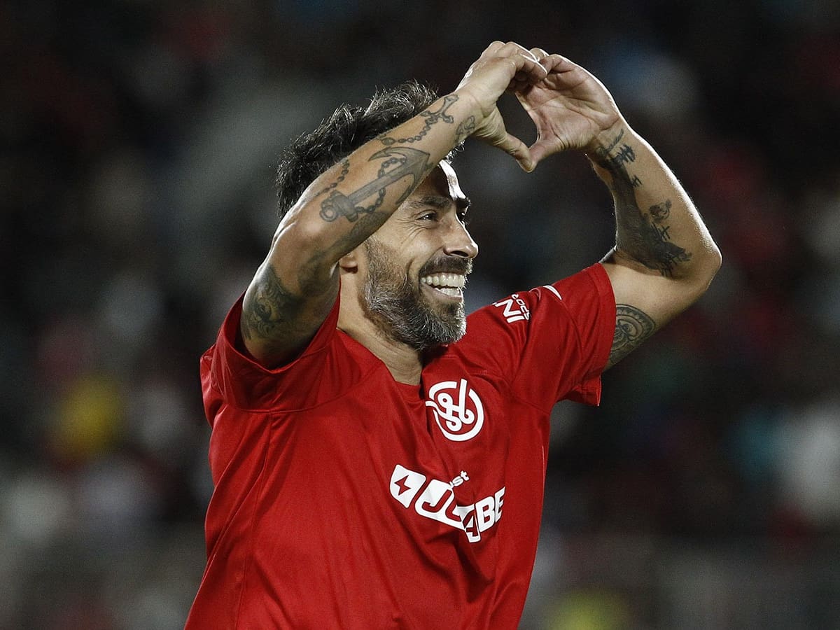 Jorge Valdivia sorprende al volver al fútbol: organización gestiona su participación pese a medida judicial