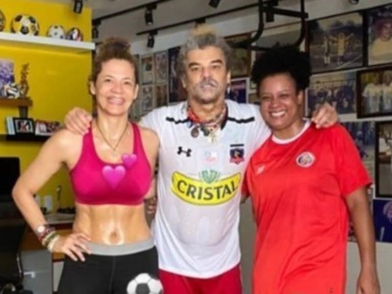 Carlos «Pibe» Valderrama compartió fotografía entrenando con camiseta de Colo-Colo