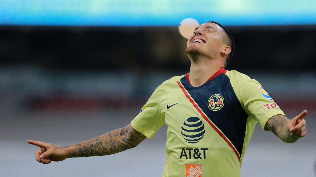 MEXICO CITY, MEXICO - FEBRUARY 23: Nicolas Castillo of America celebrates after scoring the third goal of his team during the 8th round match between America and Lobos BUAP as part of the Torneo Clausura 2019 Liga MX at Azteca Stadium on February 23, 2019 in Mexico City, Mexico. (Photo by Manuel Velasquez/Getty Images)