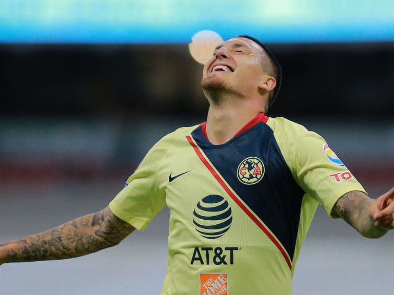 MEXICO CITY, MEXICO - FEBRUARY 23: Nicolas Castillo of America celebrates after scoring the third goal of his team during the 8th round match between America and Lobos BUAP as part of the Torneo Clausura 2019 Liga MX at Azteca Stadium on February 23, 2019 in Mexico City, Mexico. (Photo by Manuel Velasquez/Getty Images)