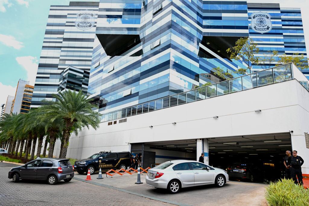 La sede de la Policía Federal de Brasil en la capital Brasilia, hasta donde llegó el expresidente para ser interrogado en una investigación sobre actos golpistas.
